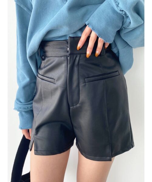 EMODA（エモダ）の「ダブルスリットハイウエストショートパンツ（その他パンツ・レディース・ブラック/その他/グレー・SMALL/MEDIUM）」の3枚目の写真