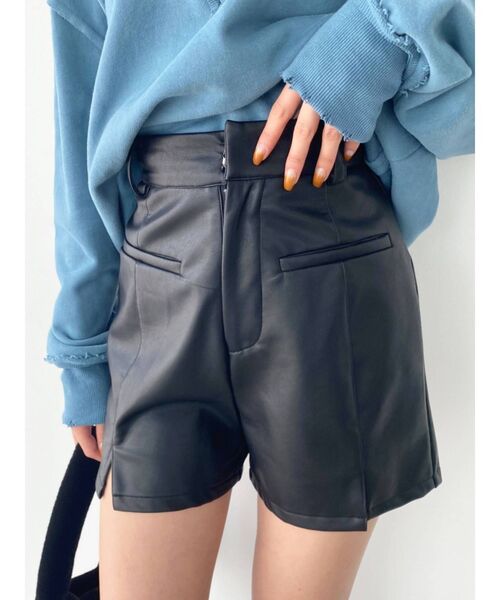 EMODA（エモダ）の「ダブルスリットハイウエストショートパンツ（その他パンツ・レディース・ブラック/その他/グレー・SMALL/MEDIUM）」の4枚目の写真