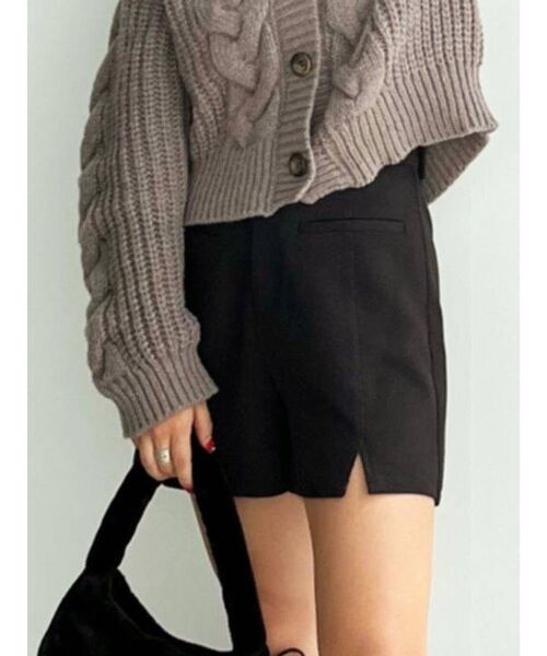 EMODA（エモダ）の「ダブルスリットハイウエストショートパンツ（その他パンツ・レディース・ブラック/その他/グレー・SMALL/MEDIUM）」の11枚目の写真