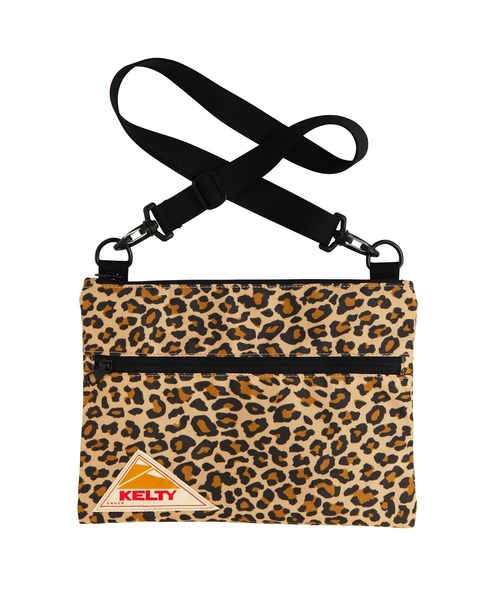 KELTY(ケルティ)の「500mlペットボトルが入る【KELTY】サコッシュ / DP FLAT POUCH SM(ショルダーバッグ・レディース・ベージュ/ブラック/グレー/レオパード/ブルー・FREE)」の5枚目の写真