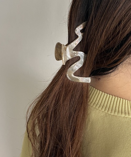 LOWRYS FARM（ローリーズファーム）の「ウネウネバンス　188204（バレッタ/ヘアクリップ・レディース・アイボリー/ブラウン・FREE）」の2枚目の写真