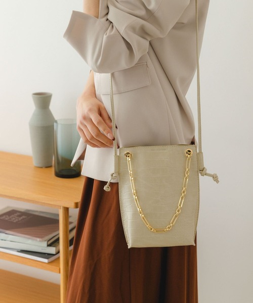 RODE SKO（ロデスコ）の「チェーン付型押しショルダーバッグ（ショルダーバッグ・レディース・カーキ/マスタード/アイボリー・ONE）」の2枚目の写真