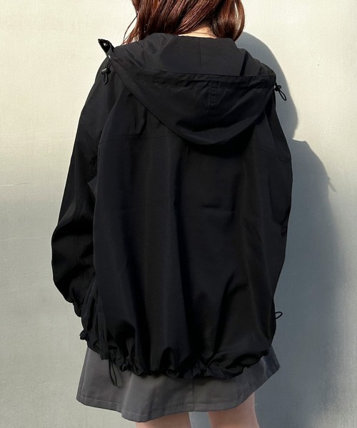 INGNI（イング）の「ミディ丈BIGマウンテンパーカー（マウンテンパーカー・レディース・アイボリー/ブラック/サックスブルー・M）」の13枚目の写真