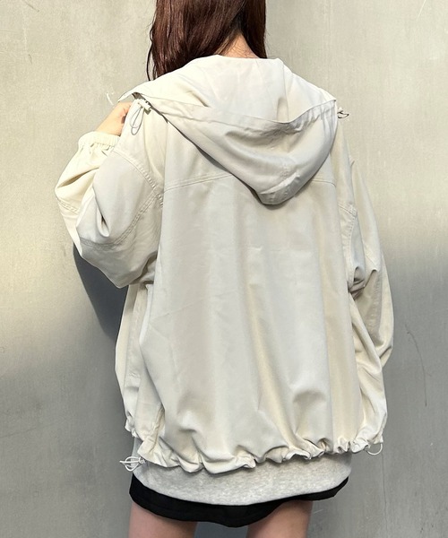 INGNI（イング）の「ミディ丈BIGマウンテンパーカー（マウンテンパーカー・レディース・アイボリー/ブラック/サックスブルー・M）」の8枚目の写真