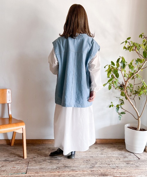 Mysa&Liina(ミーサリーナ)の「オーバーサイズデニムベスト(ベスト・レディース・インディゴブルー/サックスブルー・M)」の15枚目の写真