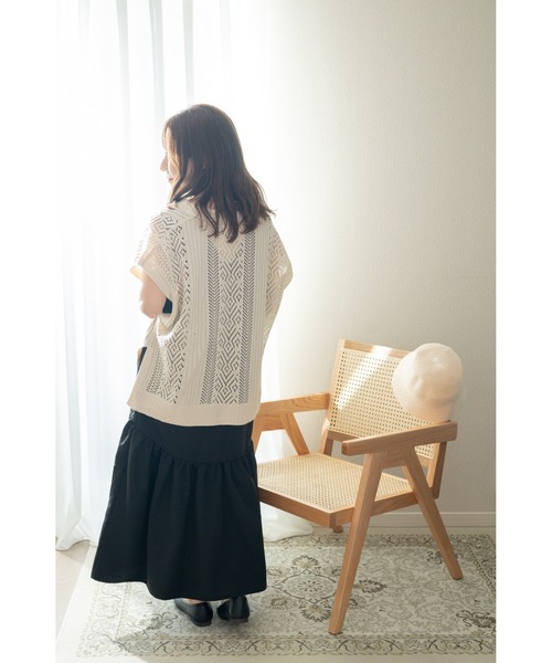 Amourire(アムリール)の「【yumi.コラボ】程よい抜け感。スキッパー透かし編みニットトップス(ニット/セーター・レディース・ブラック/アイボリー/ベージュ・S/M)」の6枚目の写真