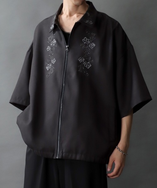 SITRY（シトリー）の「SITRY Flower Embroidery short sleeve blouson/別注 オーバーサイズ 花刺繍 シャツ ジャケット ブルゾン（ブルゾン・メンズ・チャコール/グレイッシュベージュ/ブラック・M/L）」の16枚目の写真