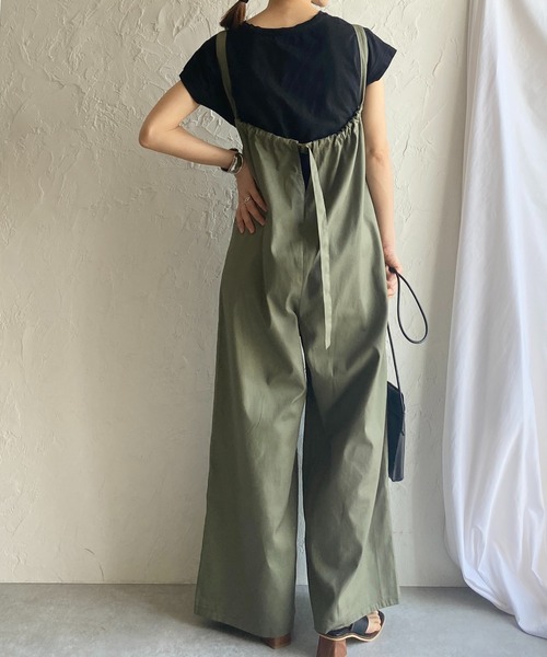 She's Closet(シーズクローゼット)の「バックギャザーベルトコットンツイルオールインワンキャミサロペット(サロペット/オーバーオール・レディース・ブラック/ライトベージュ/オリーブ/アイボリー・FREE)」の4枚目の写真