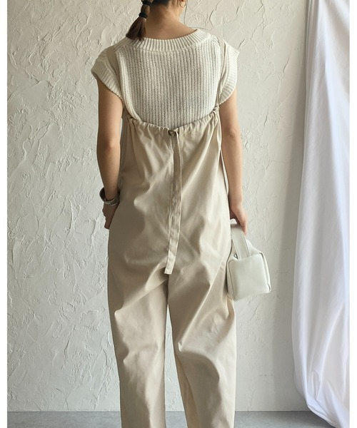 She's Closet(シーズクローゼット)の「バックギャザーベルトコットンツイルオールインワンキャミサロペット(サロペット/オーバーオール・レディース・ブラック/ライトベージュ/オリーブ/アイボリー・FREE)」の9枚目の写真