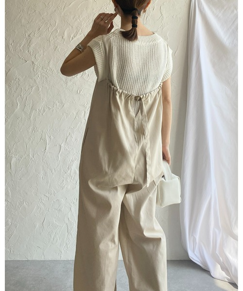 She's Closet(シーズクローゼット)の「バックギャザーベルトコットンツイルオールインワンキャミサロペット(サロペット/オーバーオール・レディース・ブラック/ライトベージュ/オリーブ/アイボリー・FREE)」の10枚目の写真
