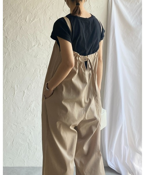 She's Closet(シーズクローゼット)の「バックギャザーベルトコットンツイルオールインワンキャミサロペット(サロペット/オーバーオール・レディース・ブラック/ライトベージュ/オリーブ/アイボリー・FREE)」の11枚目の写真