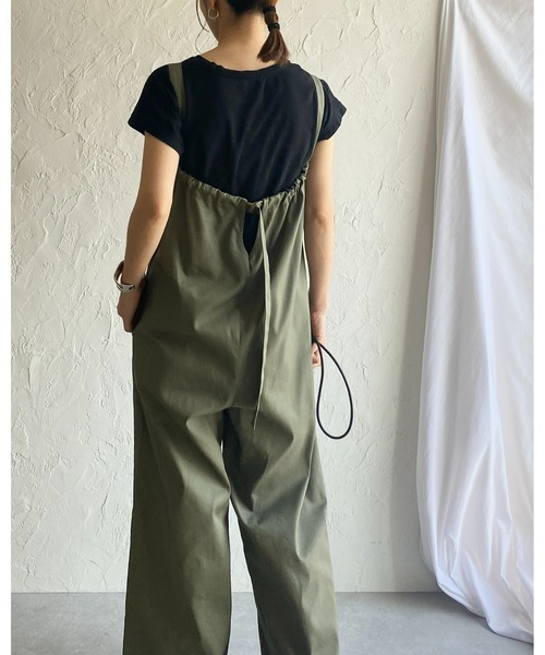 She's Closet(シーズクローゼット)の「バックギャザーベルトコットンツイルオールインワンキャミサロペット(サロペット/オーバーオール・レディース・ブラック/ライトベージュ/オリーブ/アイボリー・FREE)」の16枚目の写真