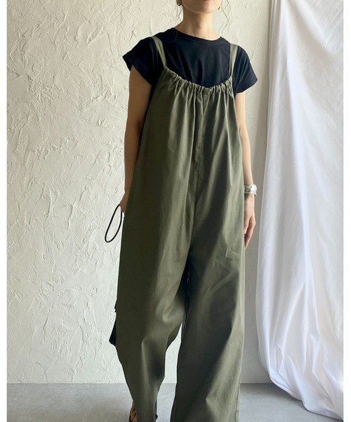 She's Closet(シーズクローゼット)の「バックギャザーベルトコットンツイルオールインワンキャミサロペット(サロペット/オーバーオール・レディース・ブラック/ライトベージュ/オリーブ/アイボリー・FREE)」の17枚目の写真