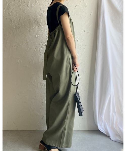 She's Closet(シーズクローゼット)の「バックギャザーベルトコットンツイルオールインワンキャミサロペット(サロペット/オーバーオール・レディース・ブラック/ライトベージュ/オリーブ/アイボリー・FREE)」の18枚目の写真