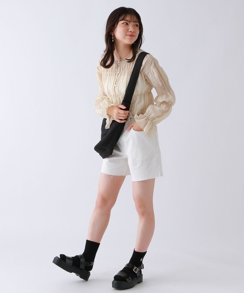 repipi armario(レピピ アルマリオ)の「シャーリングブラウス(シャツ/ブラウス・キッズ・オレンジ/ブラック/アイボリー・SMALL/MEDIUM/LARGE)」の4枚目の写真