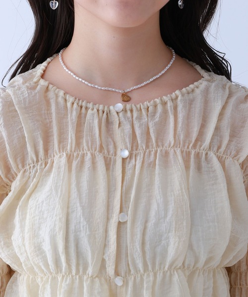 repipi armario(レピピ アルマリオ)の「シャーリングブラウス(シャツ/ブラウス・キッズ・オレンジ/ブラック/アイボリー・SMALL/MEDIUM/LARGE)」の11枚目の写真