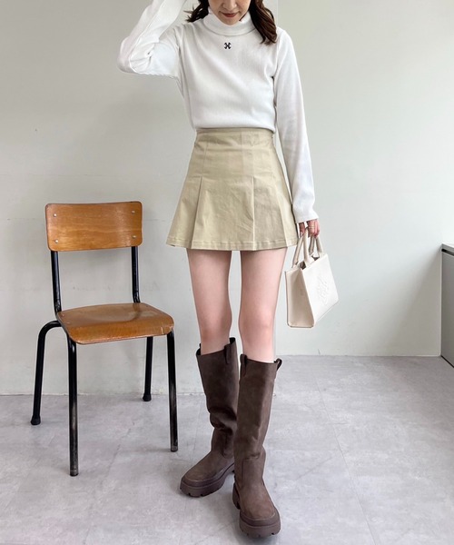 one after another NICE CLAUP（ワンアフターアナザーナイスクラップ）の「【新色入荷】ロゴモチーフエンボスミニバック（ショルダーバッグ・レディース・ベージュ/アイボリー/ブラック/ピンク/アッシュグレー・FREE）」の7枚目の写真