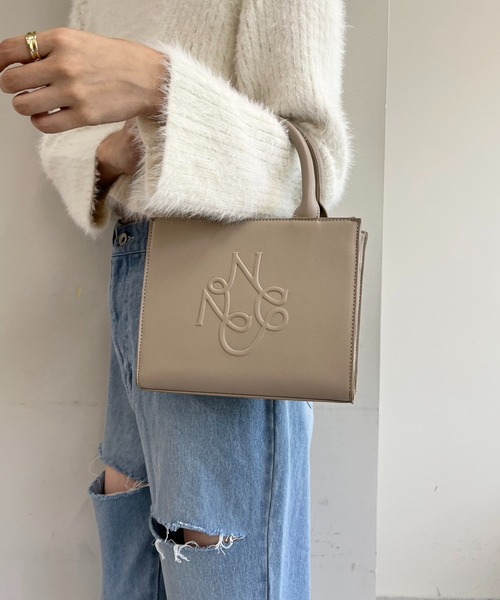 one after another NICE CLAUP（ワンアフターアナザーナイスクラップ）の「【新色入荷】ロゴモチーフエンボスミニバック（ショルダーバッグ・レディース・ベージュ/アイボリー/ブラック/ピンク/アッシュグレー・FREE）」の12枚目の写真