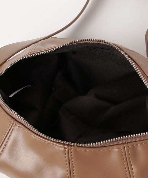 Olu.（オルドット）の「クロワッサンバッグ（ショルダーバッグ・レディース・モカ/ブラック・FREE）」の9枚目の写真