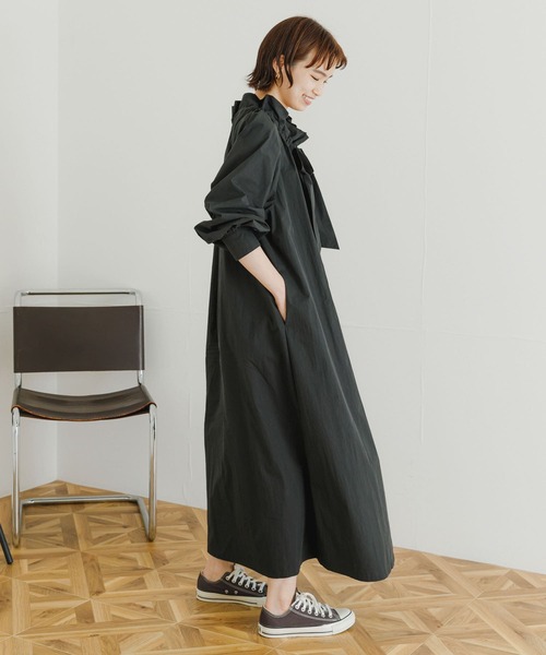URBAN RESEARCH（アーバンリサーチ）の「綿ナイロンギャザーボウタイワンピース（ワンピース・レディース・ベージュ系その他/ブラック・FREE）」の7枚目の写真