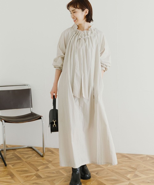 URBAN RESEARCH（アーバンリサーチ）の「綿ナイロンギャザーボウタイワンピース（ワンピース・レディース・ベージュ系その他/ブラック・FREE）」の14枚目の写真