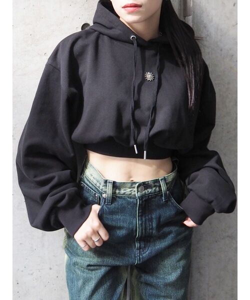 EVRIS（エヴリス）の「SUNNYクロップドフーディー（パーカー・レディース・ネイビー/ブラック/ホワイト・FREE）」の13枚目の写真