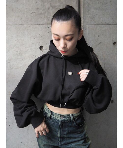 EVRIS（エヴリス）の「SUNNYクロップドフーディー（パーカー・レディース・ネイビー/ブラック/ホワイト・FREE）」の14枚目の写真