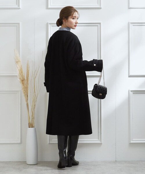 couture brooch（クチュールブローチ）の「◆【ふんわり軽やか、高混率ウール素材】ポイントパール調ロングコート（ノーカラーコート・レディース・ブラック/ライトパープル/ライトベージュ・38/40/42）」の7枚目の写真