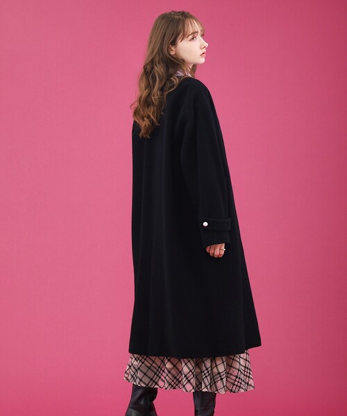 couture brooch（クチュールブローチ）の「◆【ふんわり軽やか、高混率ウール素材】ポイントパール調ロングコート（ノーカラーコート・レディース・ブラック/ライトパープル/ライトベージュ・38/40/42）」の12枚目の写真