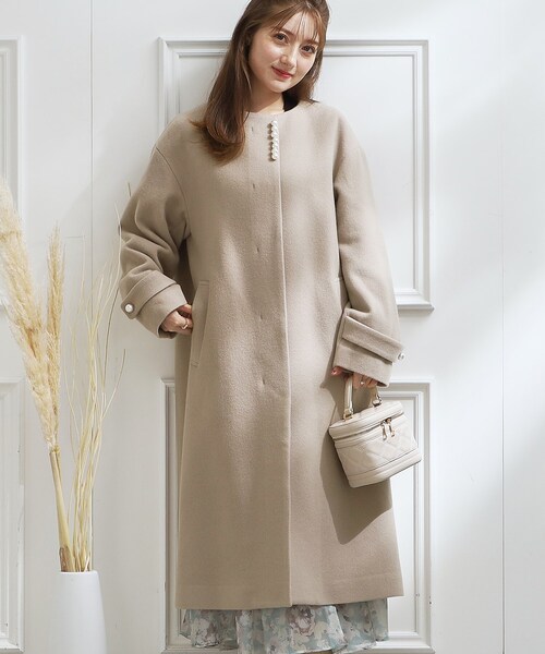 couture brooch（クチュールブローチ）の「◆【ふんわり軽やか、高混率ウール素材】ポイントパール調ロングコート（ノーカラーコート・レディース・ブラック/ライトパープル/ライトベージュ・38/40/42）」の19枚目の写真