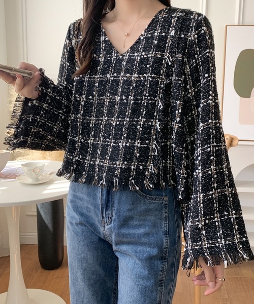 ABITOKYO（アビトーキョー）の「ラップ風Vネッククロップド丈フリンジツイードブラウス（裏地付）（シャツ/ブラウス・レディース・ブラック系その他/ベージュ系その他/ブラック系その他2・L/M）」の2枚目の写真