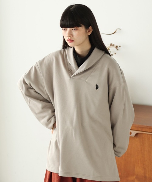 U.S. POLO ASSN.(ユーエスポロアッスン)の「U.S. POLO ASSN. / ユーエスポロアッスン 別注 コラボ ショールカラースウェットトレーナー(スウェット・メンズ・グレイッシュベージュ/ネイビー/ブラック・LARGE/MEDIUM)」の3枚目の写真