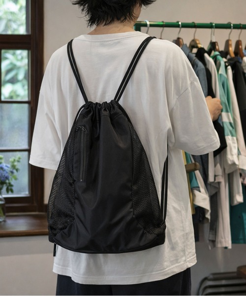 SPINNS（スピンズ）の「ナイロンメッシュ切替ナップサック/縦ジップポケット/ドローストリングバッグ/ユニセックス（バックパック/リュック・メンズ・グレー/ブラック・ONESIZE）」の11枚目の写真