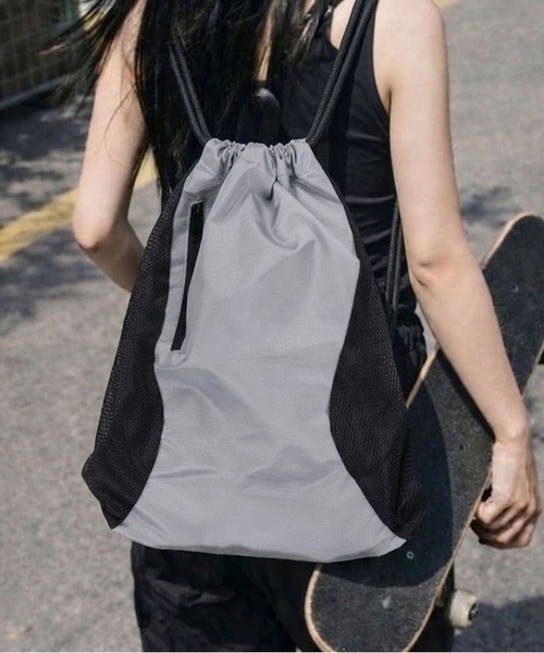 SPINNS（スピンズ）の「ナイロンメッシュ切替ナップサック/縦ジップポケット/ドローストリングバッグ/ユニセックス（バックパック/リュック・メンズ・グレー/ブラック・ONESIZE）」の18枚目の写真