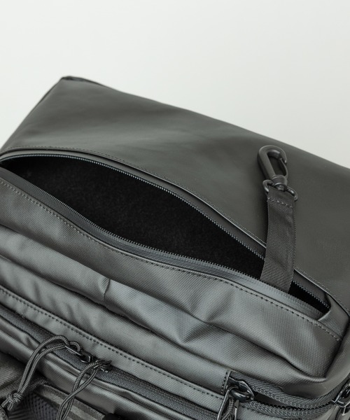 NEW ERA(ニューエラ)の「ニューエラ ボックスパックラージ バックパック 大容量46L(バックパック/リュック・メンズ・ブラック系/ネイビー/ブラック/ブラック×グレー/ブラック系その他/ブラック×ブラック/ブラック系その他2・FREE)」の15枚目の写真