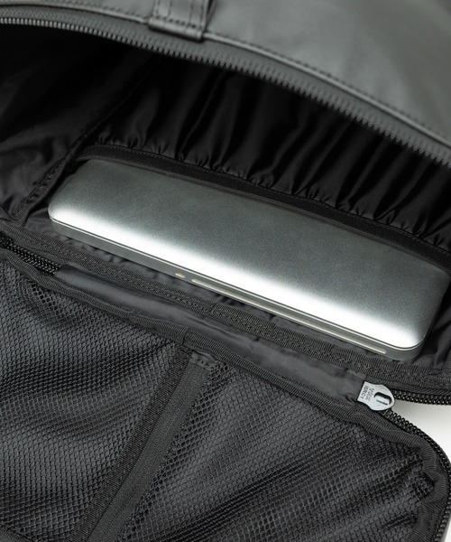 NEW ERA(ニューエラ)の「ニューエラ ボックスパックラージ バックパック 大容量46L(バックパック/リュック・メンズ・ブラック系/ネイビー/ブラック/ブラック×グレー/ブラック系その他/ブラック×ブラック/ブラック系その他2・FREE)」の18枚目の写真