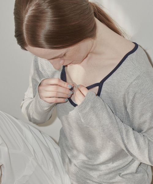 idem（イデム）の「2way heart metal tops/ロングスリーブリブトップス（Tシャツ/カットソー・レディース・グレー/アイボリー・FREE）」の12枚目の写真