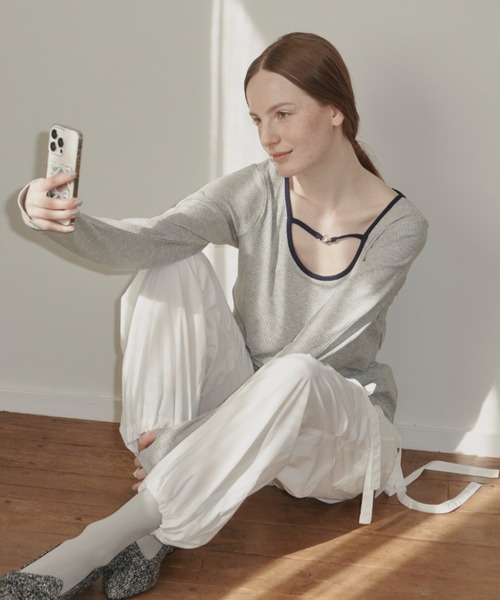 idem（イデム）の「2way heart metal tops/ロングスリーブリブトップス（Tシャツ/カットソー・レディース・グレー/アイボリー・FREE）」の7枚目の写真