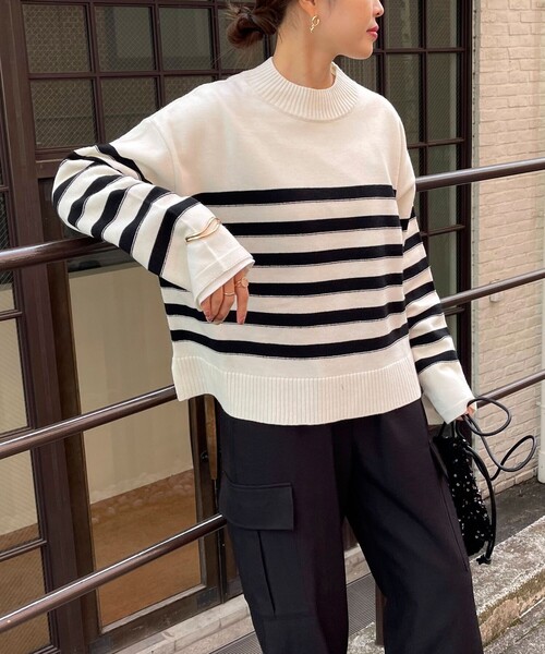 fredy emue（フレディエミュ）の「ハイネック袖スリットプルオーバーニット（ニット/セーター・レディース・レッド/ホワイト系その他/ブラック系その他/グレー系その他・38）」の2枚目の写真