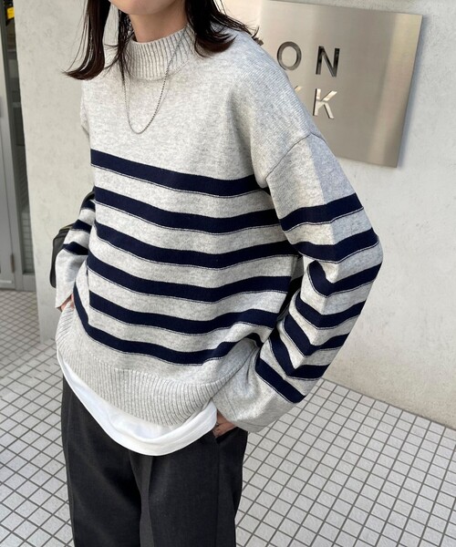 fredy emue（フレディエミュ）の「ハイネック袖スリットプルオーバーニット（ニット/セーター・レディース・レッド/ホワイト系その他/ブラック系その他/グレー系その他・38）」の3枚目の写真