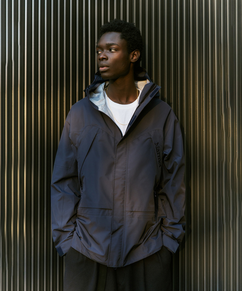 MARMOT（マーモット）の「【Marmot / マーモット】別注 GORE-TEX 3L Shell Jacket（マウンテンパーカー・メンズ・ブラック/ネイビー・MEDIUM/LARGE/X-LARGE）」の11枚目の写真