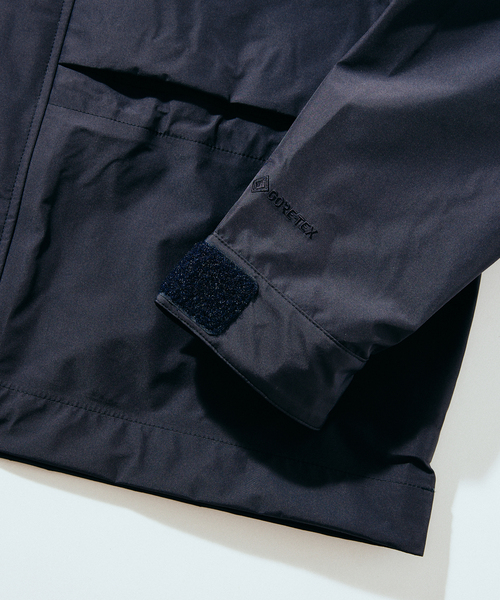 MARMOT（マーモット）の「【Marmot / マーモット】別注 GORE-TEX 3L Shell Jacket（マウンテンパーカー・メンズ・ブラック/ネイビー・MEDIUM/LARGE/X-LARGE）」の9枚目の写真