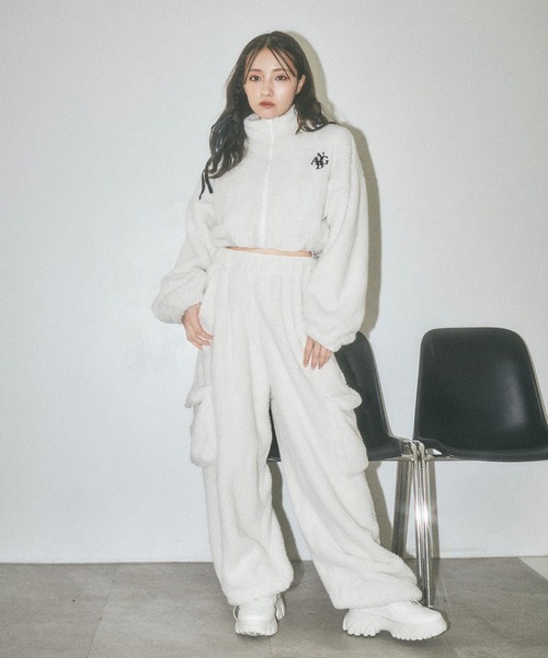 ANDGEEBEE（アンジービー）の「ボアブルゾンパンツセット（その他トップス・レディース・ブルー/ホワイト・FREE）」の2枚目の写真