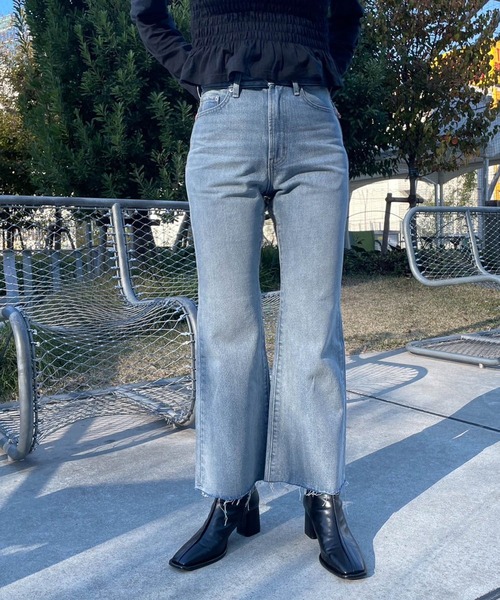 LOWRYS FARM(ローリーズファーム)の「CONE/フレアパンツ 991525(デニムパンツ・レディース・ブラック/ブルー/ブルー系その他・MEDIUM/LARGE)」の4枚目の写真