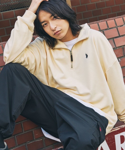 U.S. POLO ASSN.(ユーエスポロアッスン)の「U.S. POLO ASSN. 別注 ワンポイントロゴ刺繍スタンドネックスウェットハーフジップ ビッグシルエット(スウェット・メンズ・ブラック×グレー/ホワイト系/グレー系/ベージュ/アイボリー/ブラック/アッシュグレー・L/M/S)」の2枚目の写真