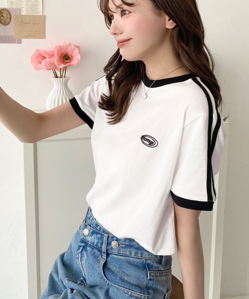 moment+（モーメントプラス）の「綿100％天竺.ワンポイント刺繍配色カラーライン半袖Tシャツ（Tシャツ/カットソー・レディース・オフホワイト/チャコールグレー/オートミール・M/L）」の4枚目の写真