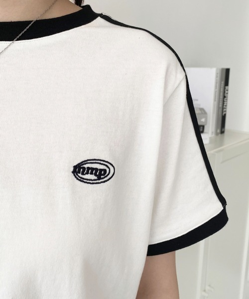 moment+（モーメントプラス）の「綿100％天竺.ワンポイント刺繍配色カラーライン半袖Tシャツ（Tシャツ/カットソー・レディース・オフホワイト/チャコールグレー/オートミール・M/L）」の9枚目の写真