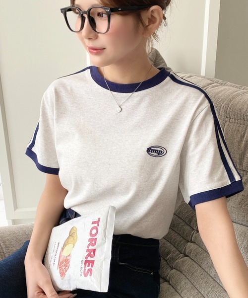 moment+（モーメントプラス）の「綿100％天竺.ワンポイント刺繍配色カラーライン半袖Tシャツ（Tシャツ/カットソー・レディース・オフホワイト/チャコールグレー/オートミール・M/L）」の20枚目の写真