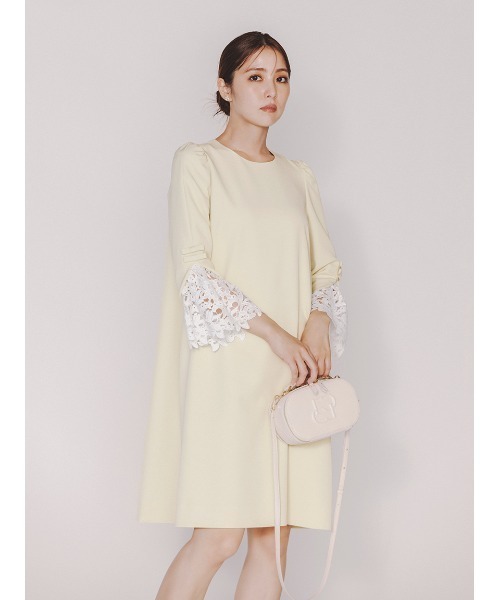 CELFORD（セルフォード）の「エンボスロゴカメラバッグ（ショルダーバッグ・レディース・アイボリー/キャメル・FREE）」の4枚目の写真