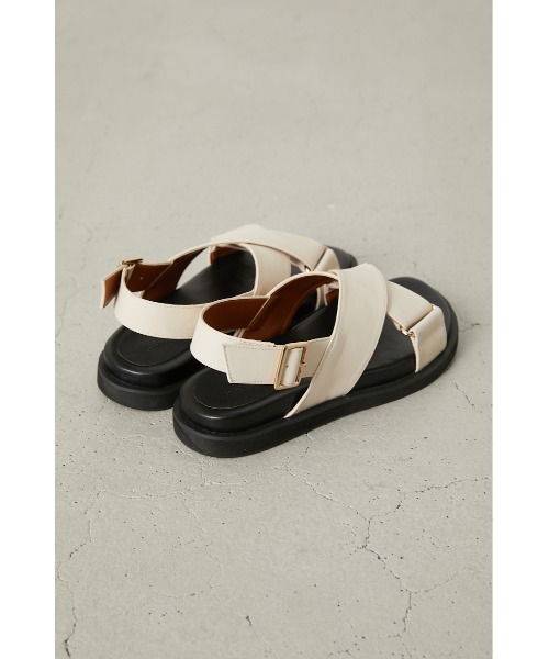 crie conforto（クリーコンフォルト）の「インステップクロスサンダル（サンダル・レディース・ブラック/アイボリー・SMALL/MEDIUM/LARGE/LL）」の4枚目の写真